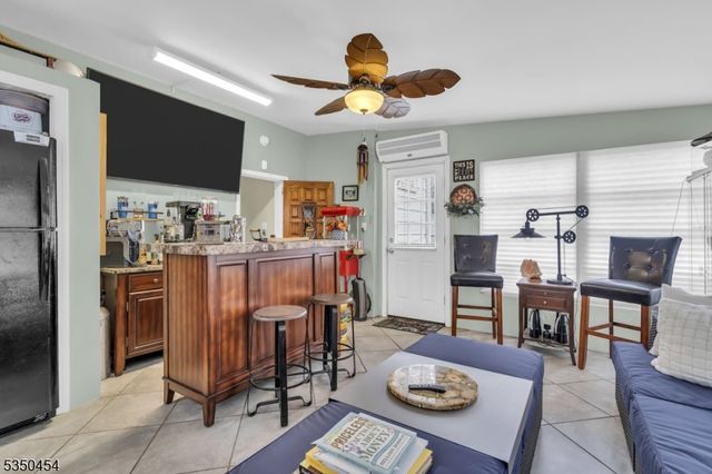567 Teneyke Pl, Rahway City, NJ 07065