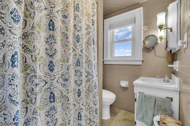 567 Teneyke Pl, Rahway City, NJ 07065