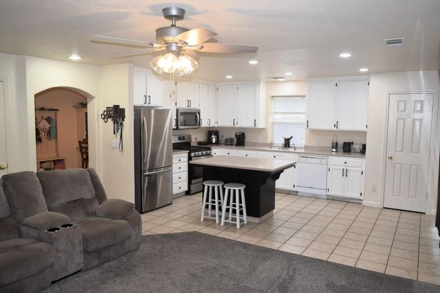 3360 Hollowell Dr, Ceres, CA 95307