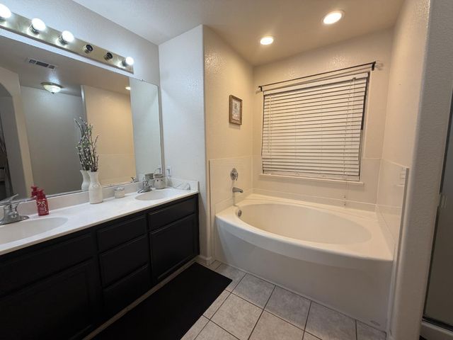 3360 Hollowell Dr, Ceres, CA 95307