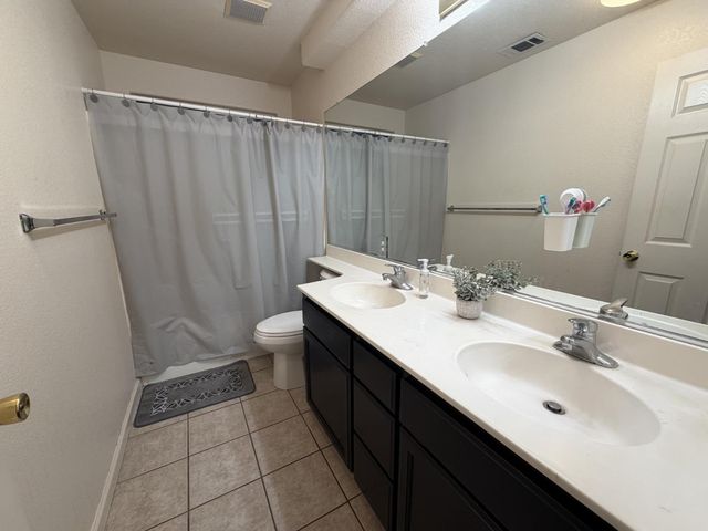 3360 Hollowell Dr, Ceres, CA 95307