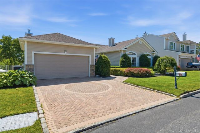 95 Hamlet Drive, Mount Sinai, NY 11766