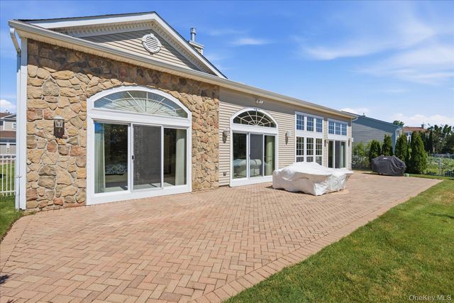 95 Hamlet Drive, Mount Sinai, NY 11766