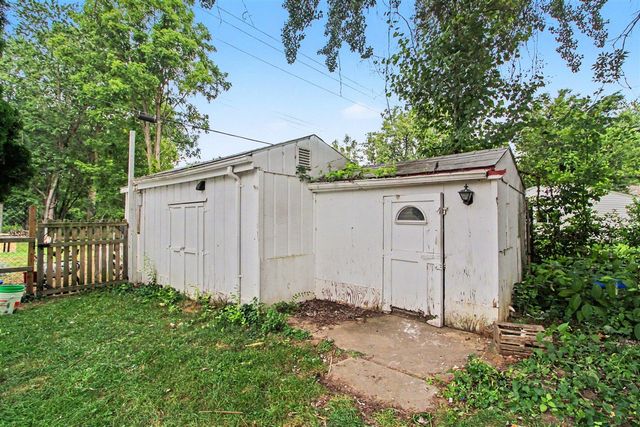 13510 Martinsville Road, Belleville, MI 48111