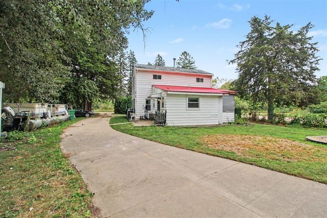 13510 Martinsville Road, Belleville, MI 48111