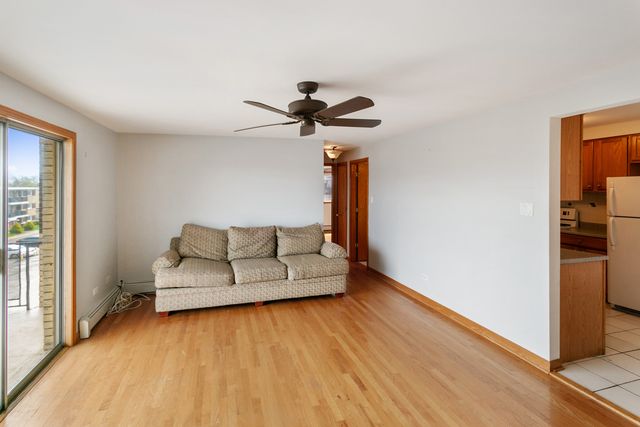 9407 S Roberts Road 3SE, Hickory Hills, IL 60457