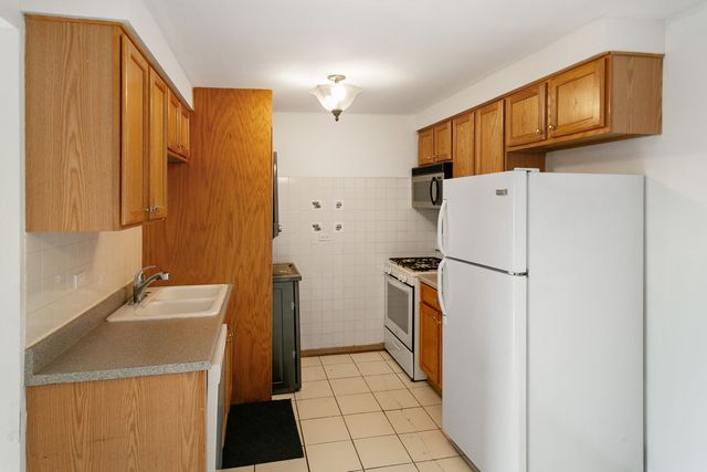 9407 S Roberts Road 3SE, Hickory Hills, IL 60457