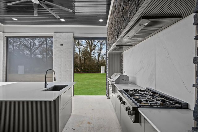 15301 Joor Rd, Zachary, LA 70791