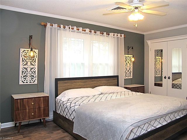 1530 Pebblebrook Road, Winston-salem, NC 27105