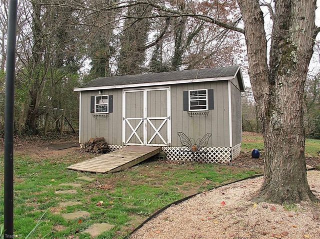 1530 Pebblebrook Road, Winston-salem, NC 27105