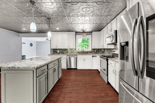 120 Holyoke Street, Hollister, MO 65672
