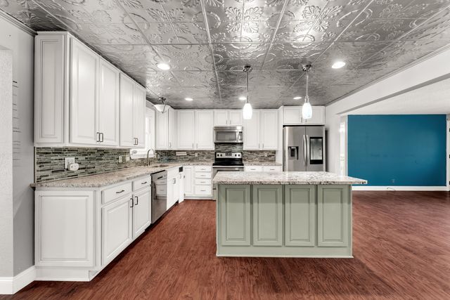 120 Holyoke Street, Hollister, MO 65672