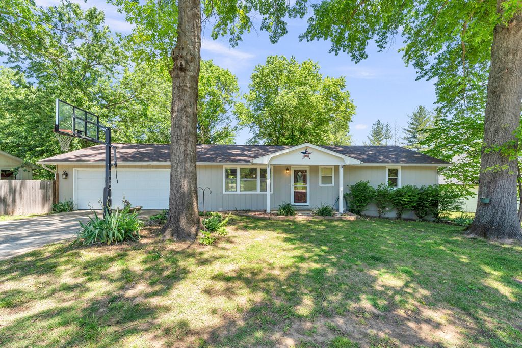 120 Holyoke Street, Hollister, MO 65672