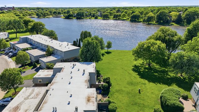 660 Versailles Circle F, Elk Grove Village, IL 60007