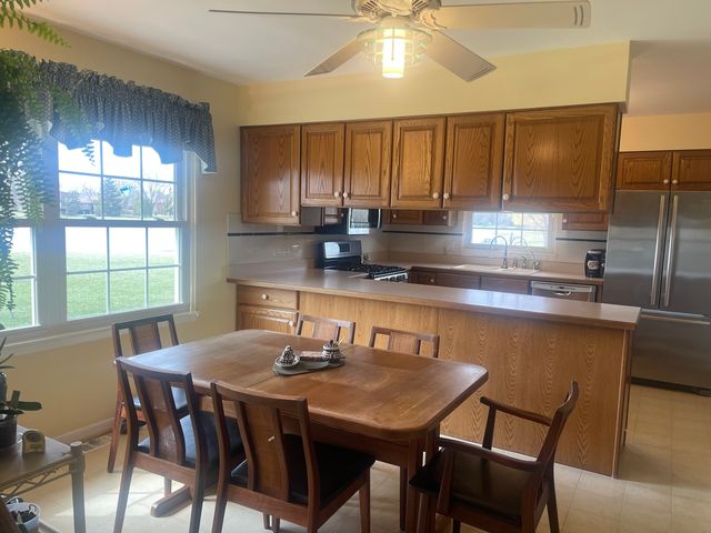 660 Versailles Circle F, Elk Grove Village, IL 60007