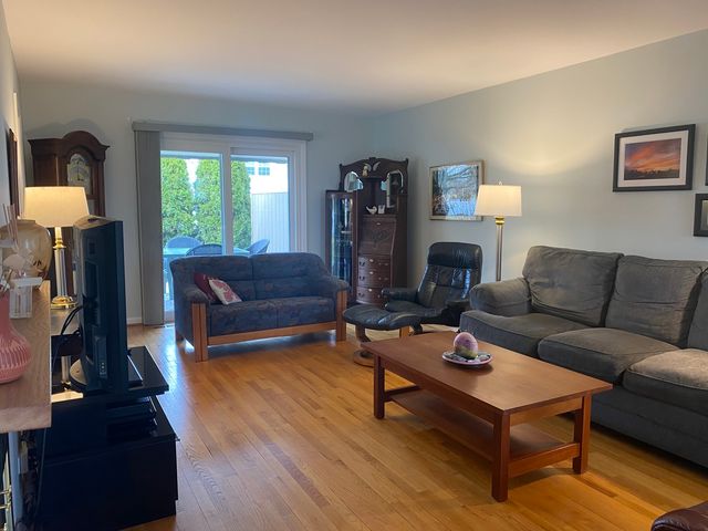 660 Versailles Circle F, Elk Grove Village, IL 60007