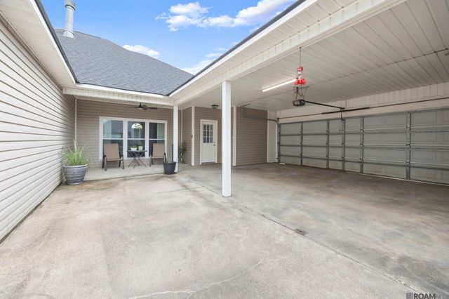 36385 Crestway Ave, Prairieville, LA 70769