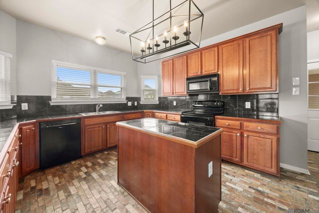 36385 Crestway Ave, Prairieville, LA 70769