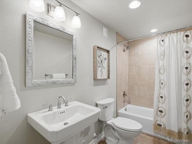 6570 S Ames Court, Littleton, CO 80123