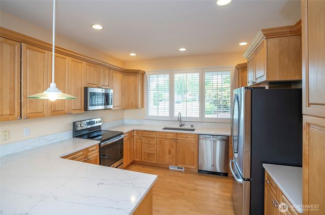 4008 42nd Street NE, Tacoma, WA 98422