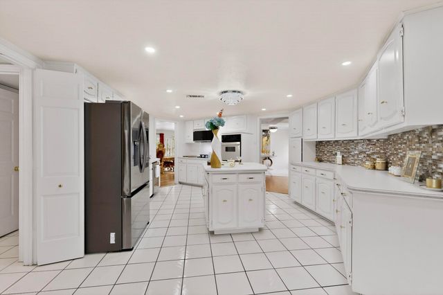 504 Cholla Court, Fort Worth, TX 76112