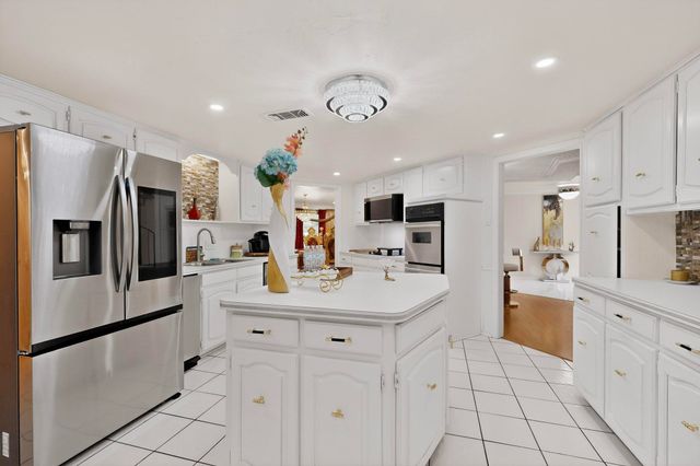 504 Cholla Court, Fort Worth, TX 76112