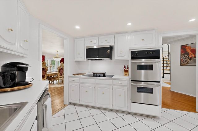 504 Cholla Court, Fort Worth, TX 76112