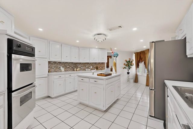 504 Cholla Court, Fort Worth, TX 76112