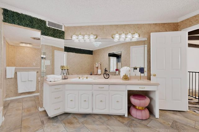 504 Cholla Court, Fort Worth, TX 76112