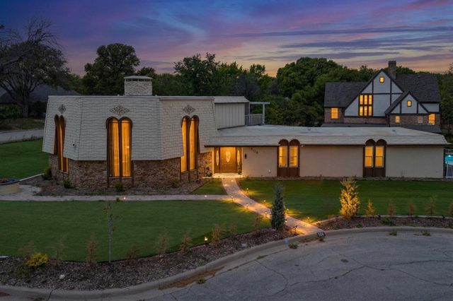 504 Cholla Court, Fort Worth, TX 76112