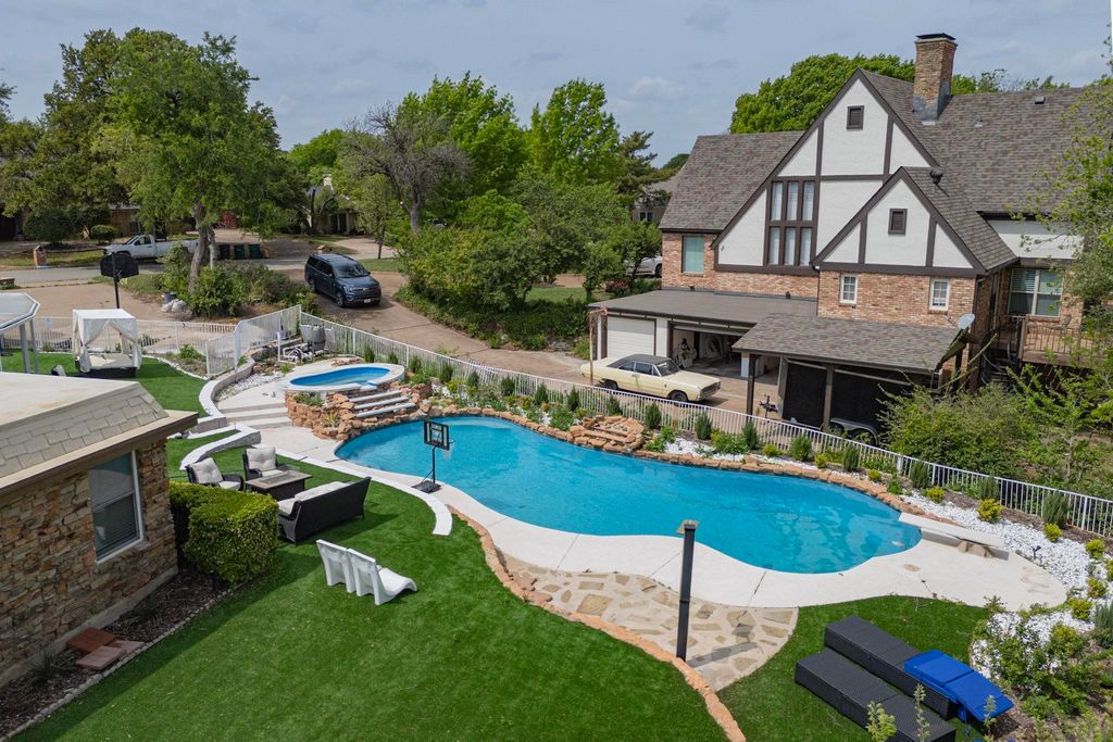 504 Cholla Court, Fort Worth, TX 76112