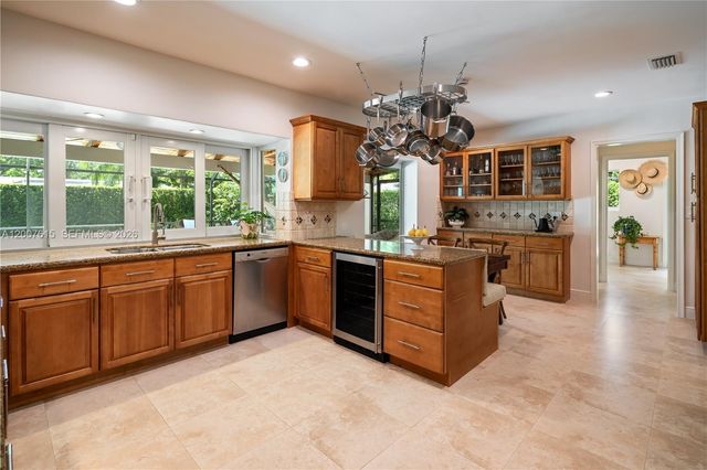 16032 SW 74th Pl, Palmetto Bay, FL 33157