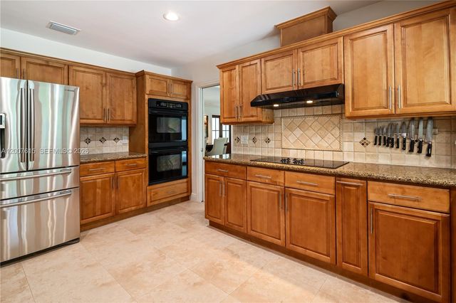 16032 SW 74th Pl, Palmetto Bay, FL 33157