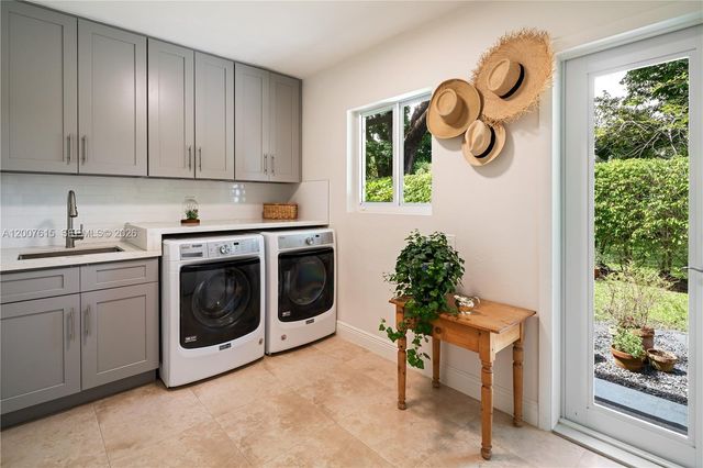 16032 SW 74th Pl, Palmetto Bay, FL 33157