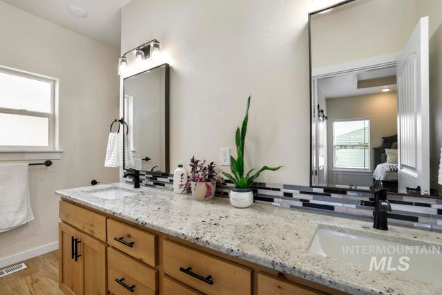 719 E Avenue J, Jerome, ID 83338