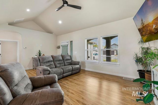 719 E Avenue J, Jerome, ID 83338