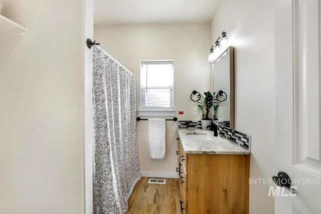 719 E Avenue J, Jerome, ID 83338