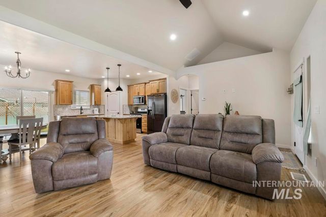 719 E Avenue J, Jerome, ID 83338