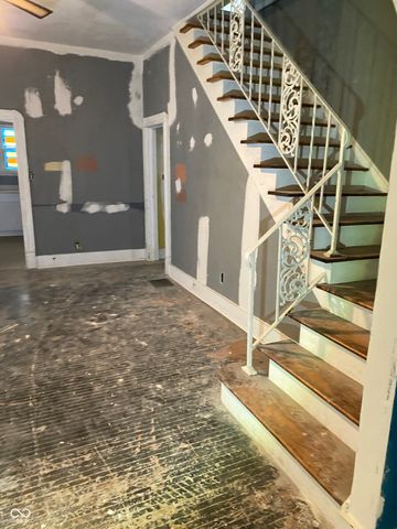 207 E Broadway Street, Alexandria, IN 46001