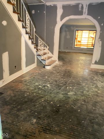 207 E Broadway Street, Alexandria, IN 46001