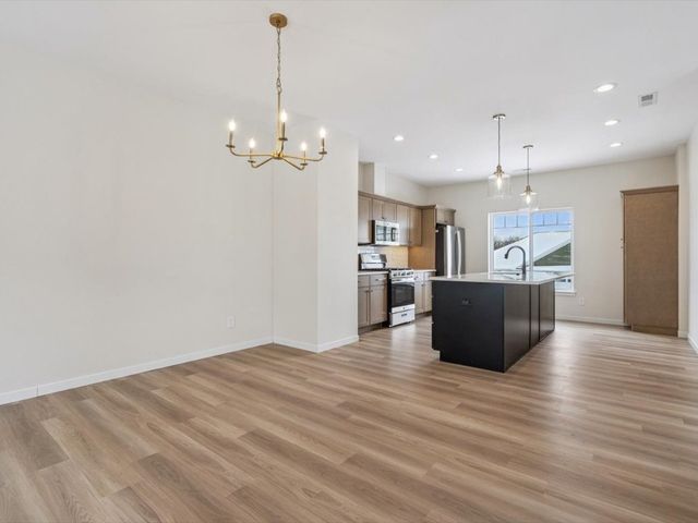 948 Dubs Drive, Iowa City, IA 52246