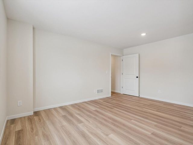 948 Dubs Drive, Iowa City, IA 52246