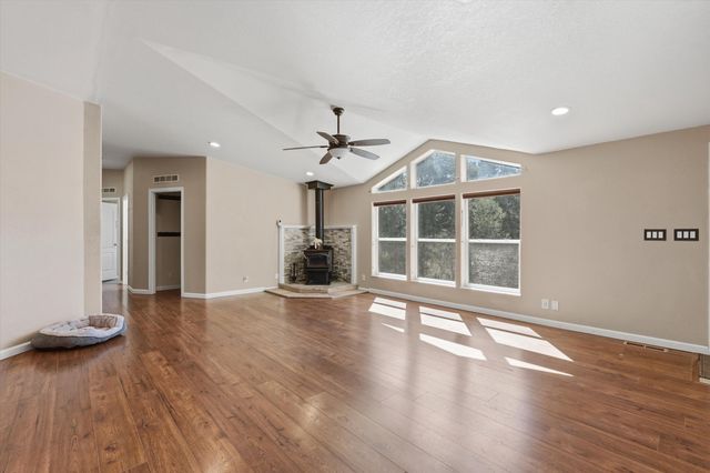 14 Easy Street, Tijeras, NM 87059