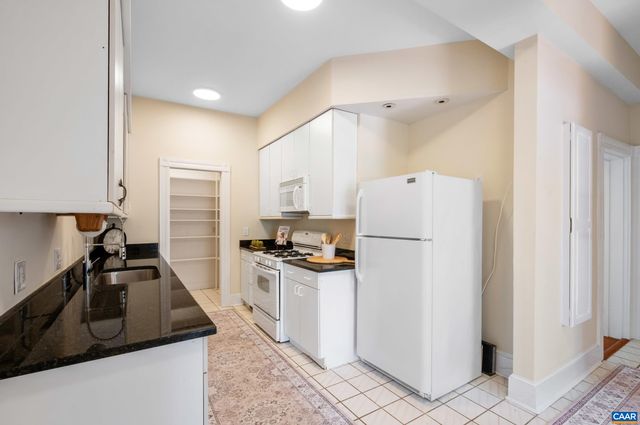 900 RUGBY RD, Charlottesville, VA 22903