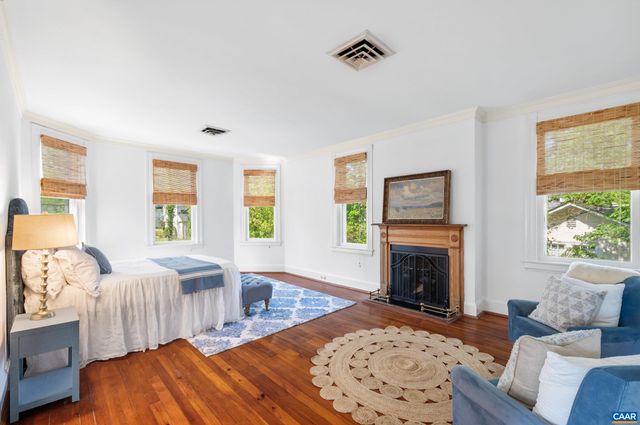 900 RUGBY RD, Charlottesville, VA 22903