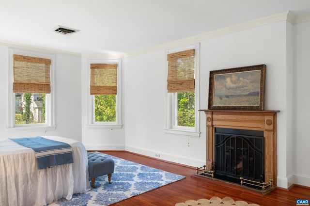 900 RUGBY RD, Charlottesville, VA 22903