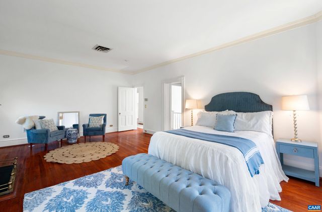 900 RUGBY RD, Charlottesville, VA 22903