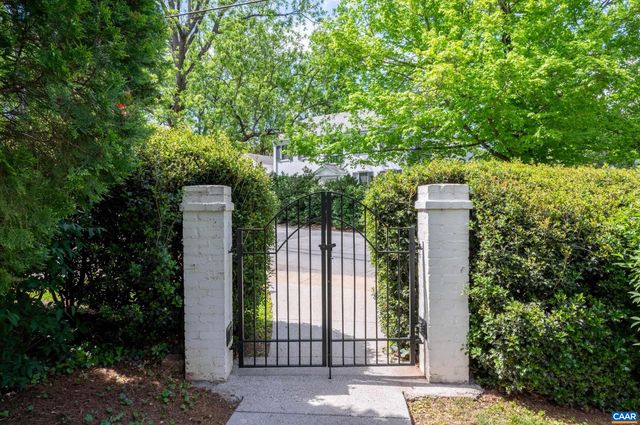 900 RUGBY RD, Charlottesville, VA 22903
