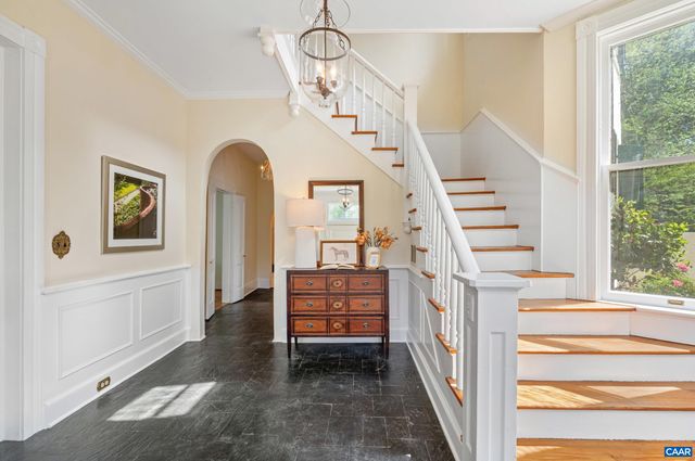 900 RUGBY RD, Charlottesville, VA 22903