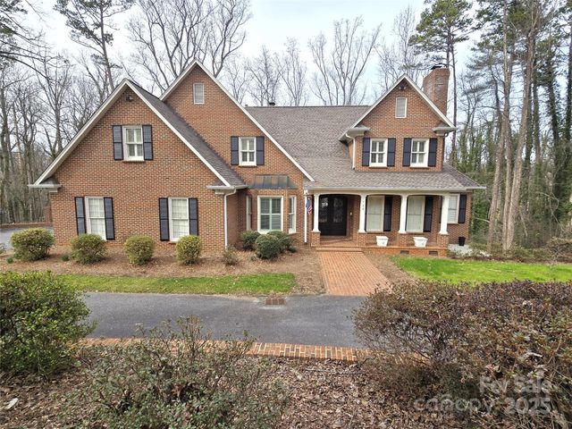 720 9th Avenue NW, Hickory, NC 28601